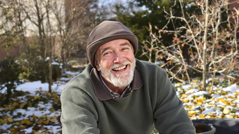 Fini de retourner la terre pour refaire sa pelouse : cette technique de fin d'hiver prépare un gazon dense et parfait au printemps